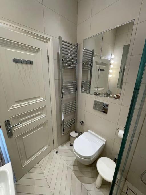 Stylish 3-Bedroom Flat In Kensington London Exterior photo
